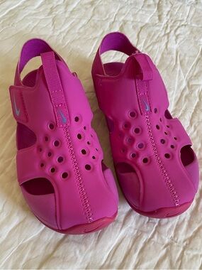 Nike Kids Hot Pink Sandals / Water Shoes